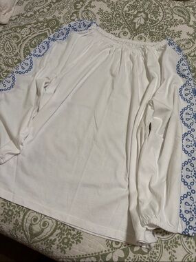 Talbots White Long-Sleeve Peasant Top with Blue Embroidery